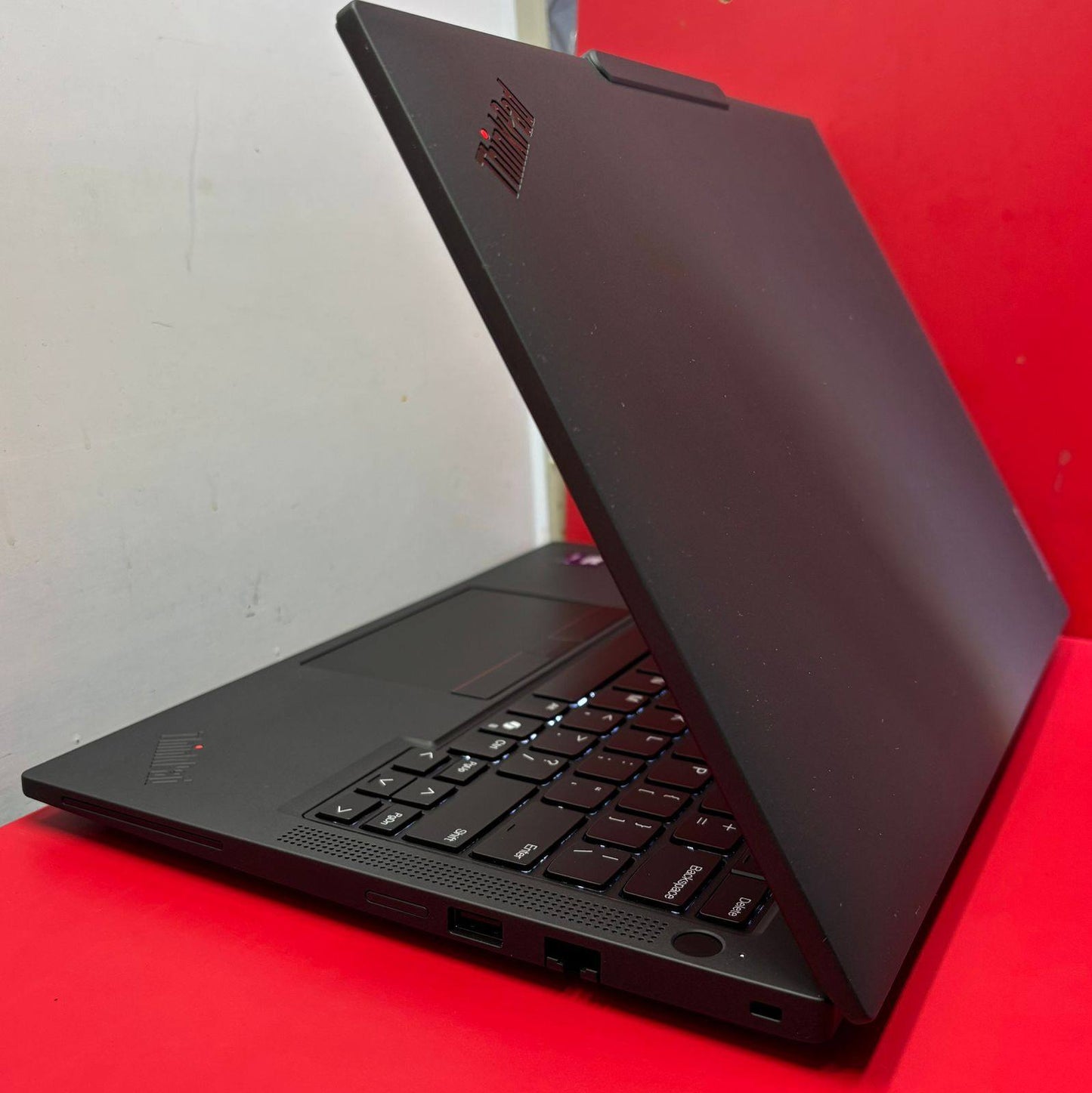 Lenovo ThinkPad T14 Gen 6 Touch | Ultra 7 265U · 12C/14T · 16GB DDR5 · 512GB NVMe · 14" Touch FHD+