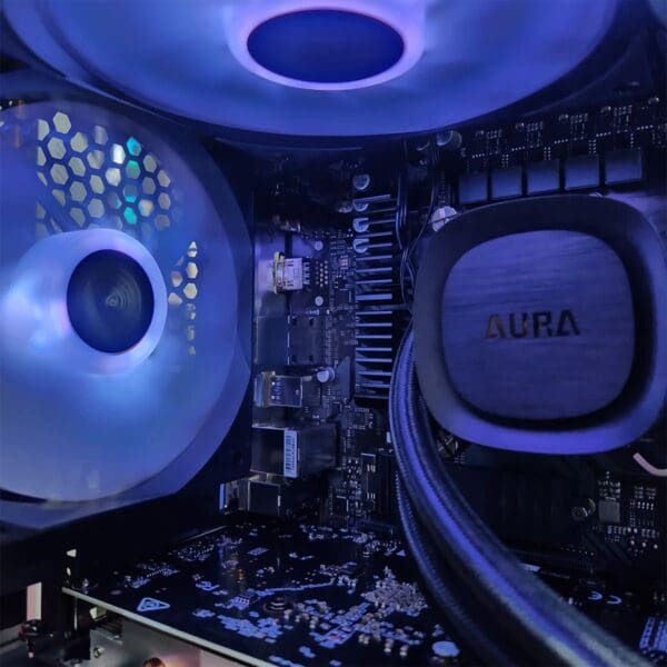 PC Gamer Intel Core i7 14700F | RTX 5050 WINDFORCE | 32GB DDR4 | 2TB NVMe SSD | B760M WiFi | Cooler Líquido 240MM