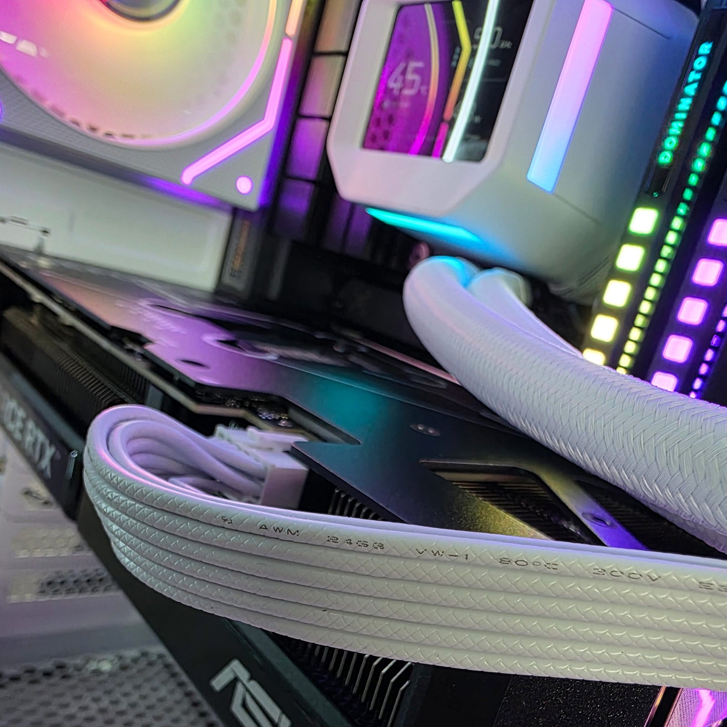PC Gamer | Intel Core i9 14900KF | RTX 5070 OC 12GB | 64GB DDR5 Corsair Dominator | 4TB SSD NVMe | ASUS TUF Gaming B760M | Liquid Cooling 360MM | Fuente 1000W White