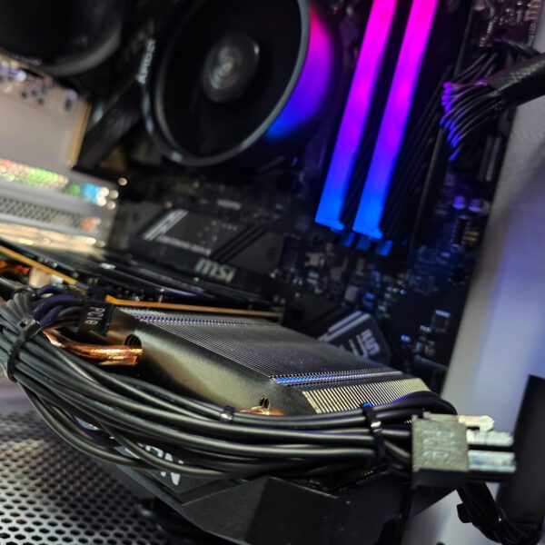 PC Gamer Ryzen 5 8500G | RX 6600 8GB | 32GB DDR5 | 2TB NVMe SSD | MSI B650 WiFi | 650W | Gabinete Blanco