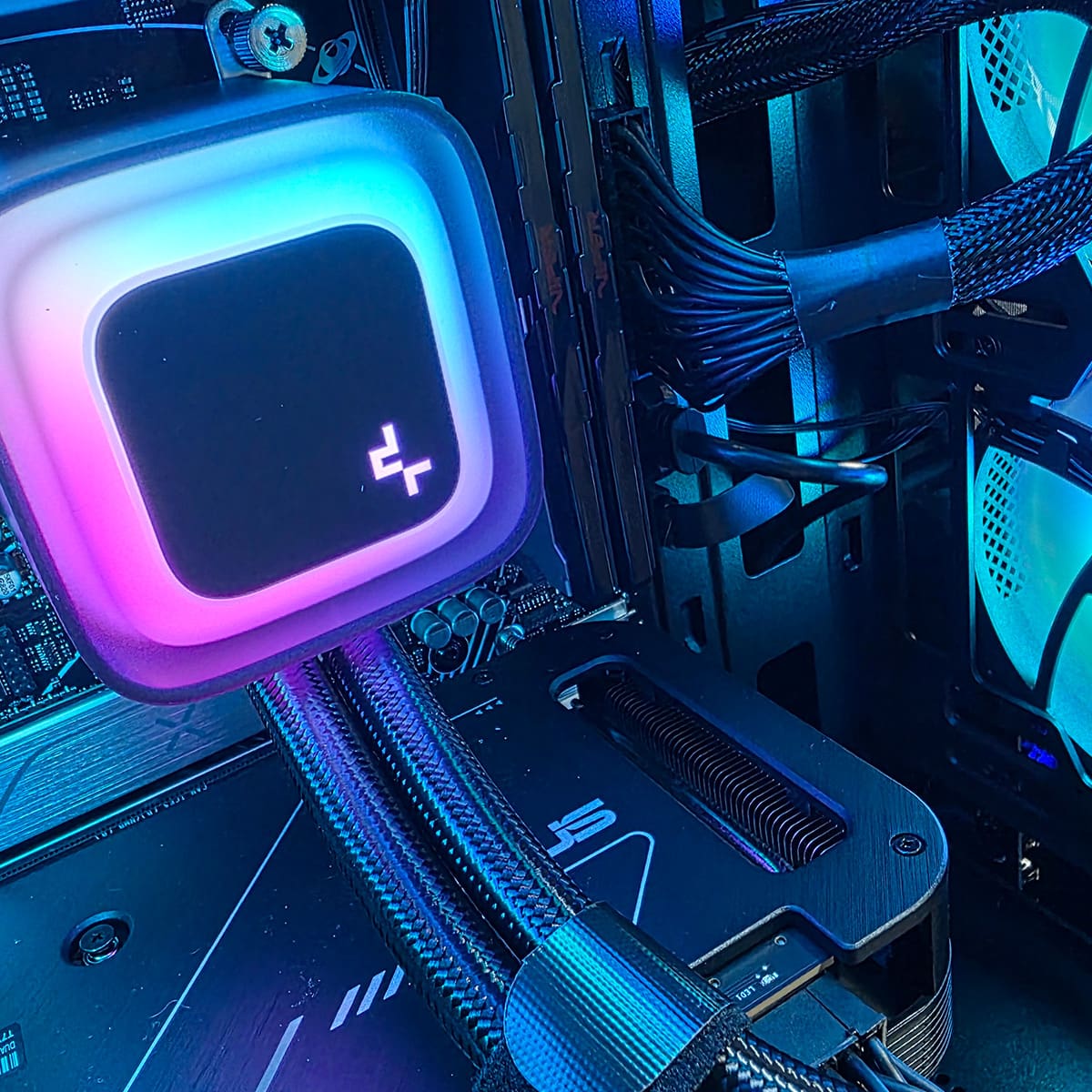 PC Gamer | Ryzen 5 8500G | RTX 5050 8GB | 32GB DDR5 5600 | 2TB NVMe | B840M WiFi | 360MM Liquid Cooling | 650W MSI MAG