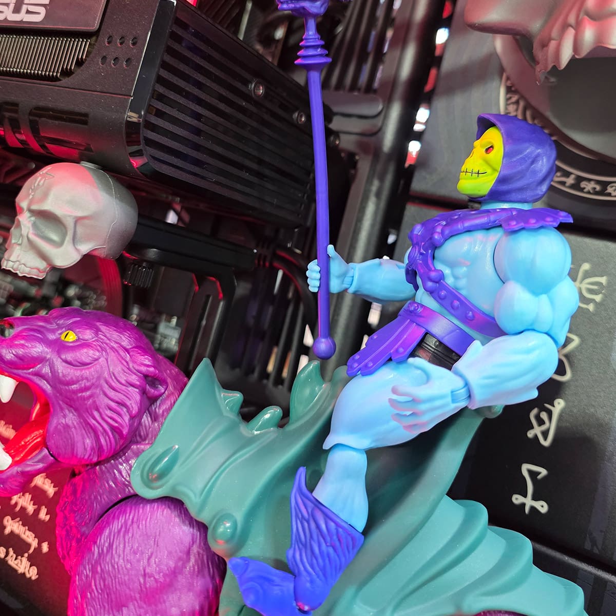 PC Gamer Doom Edition | 9800X3D | RTX 5070 Ti 16GB | 64GB DDR5 6000 | 4TB NVMe | X870E Carbon WiFi | 1000W Platinum | HS 420 Doom The Dark Ages Edition - rogeek