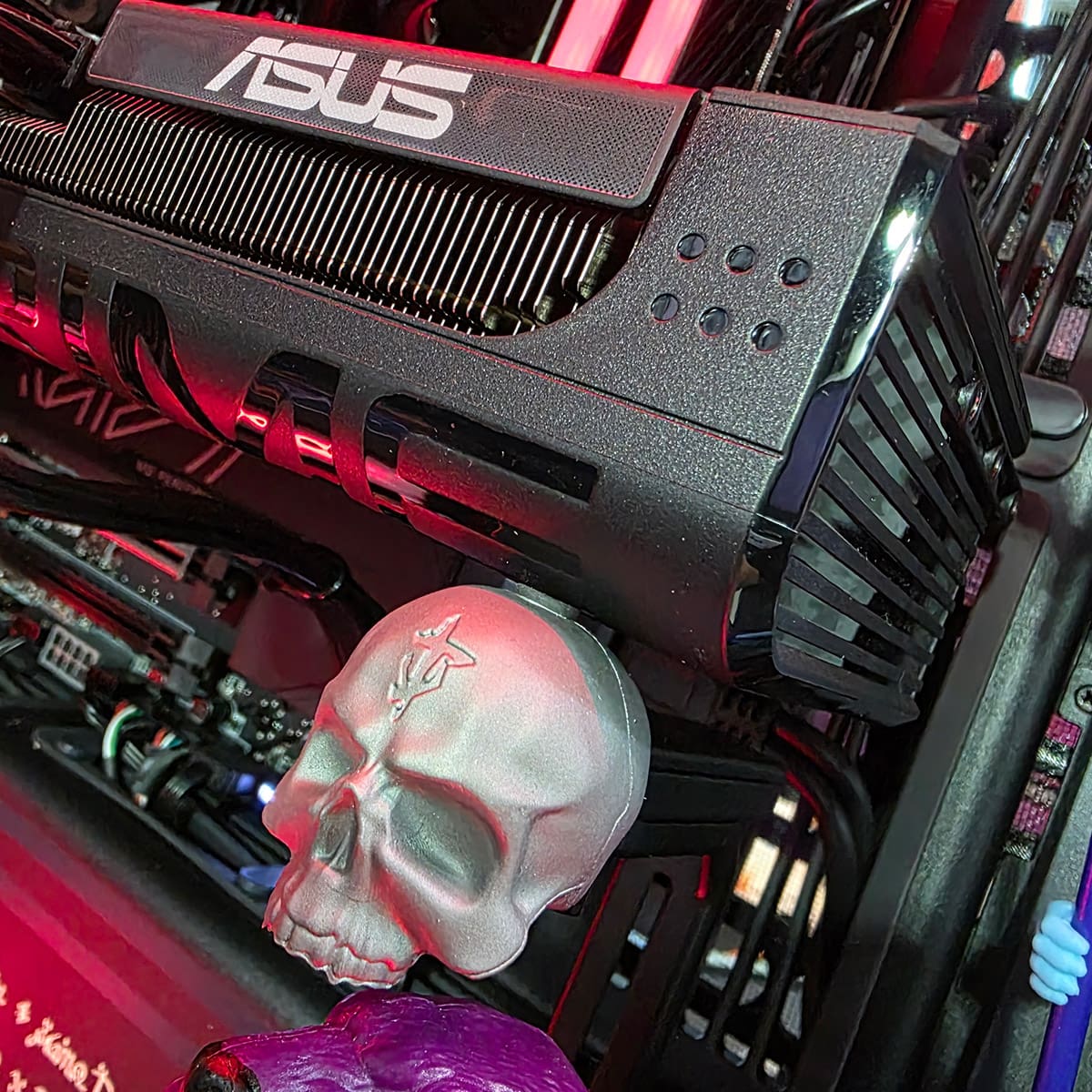 PC Gamer Doom Edition | 9800X3D | RTX 5070 Ti 16GB | 64GB DDR5 6000 | 4TB NVMe | X870E Carbon WiFi | 1000W Platinum | HS 420 Doom The Dark Ages Edition - rogeek