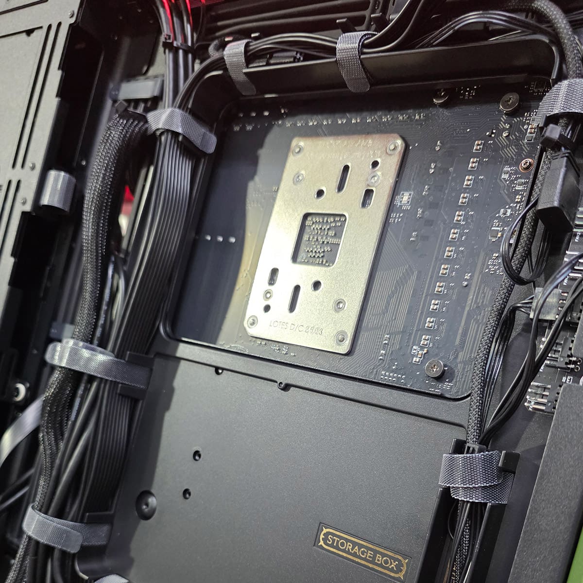 PC Gamer Doom Edition | 9800X3D | RTX 5070 Ti 16GB | 64GB DDR5 6000 | 4TB NVMe | X870E Carbon WiFi | 1000W Platinum | HS 420 Doom The Dark Ages Edition - rogeek