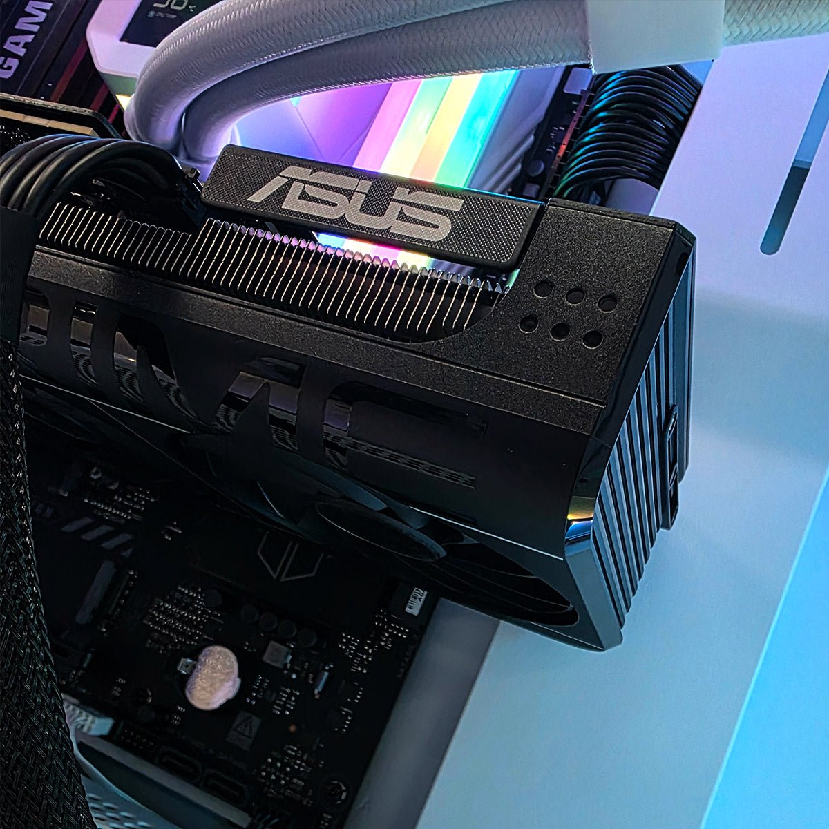 PC Gamer Master | Ryzen 7 7700X | RTX 5070 Ti 16GB | 64GB DDR5 6000 | 2TB NVMe | B650E - E WiFi | 360MM Liquid Cooling | 850W Gold | NZXT H7 Flow RGB White - rogeek