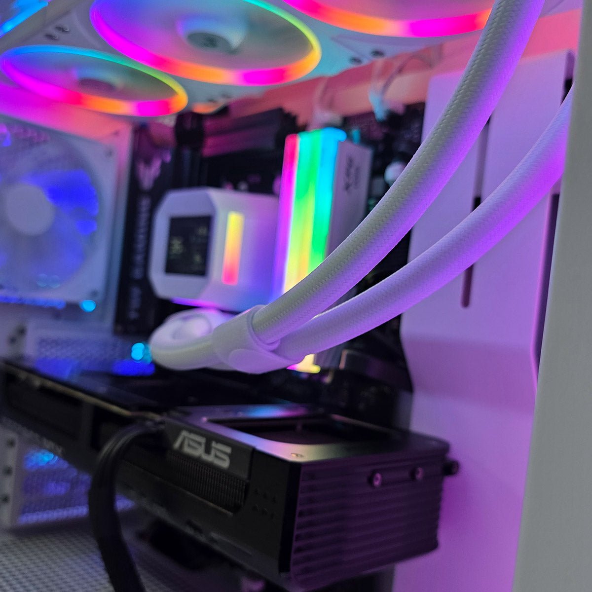 PC Gamer Master | Ryzen 7 7700X | RTX 5070 Ti 16GB | 64GB DDR5 6000 | 2TB NVMe | B650E - E WiFi | 360MM Liquid Cooling | 850W Gold | NZXT H7 Flow RGB White - rogeek