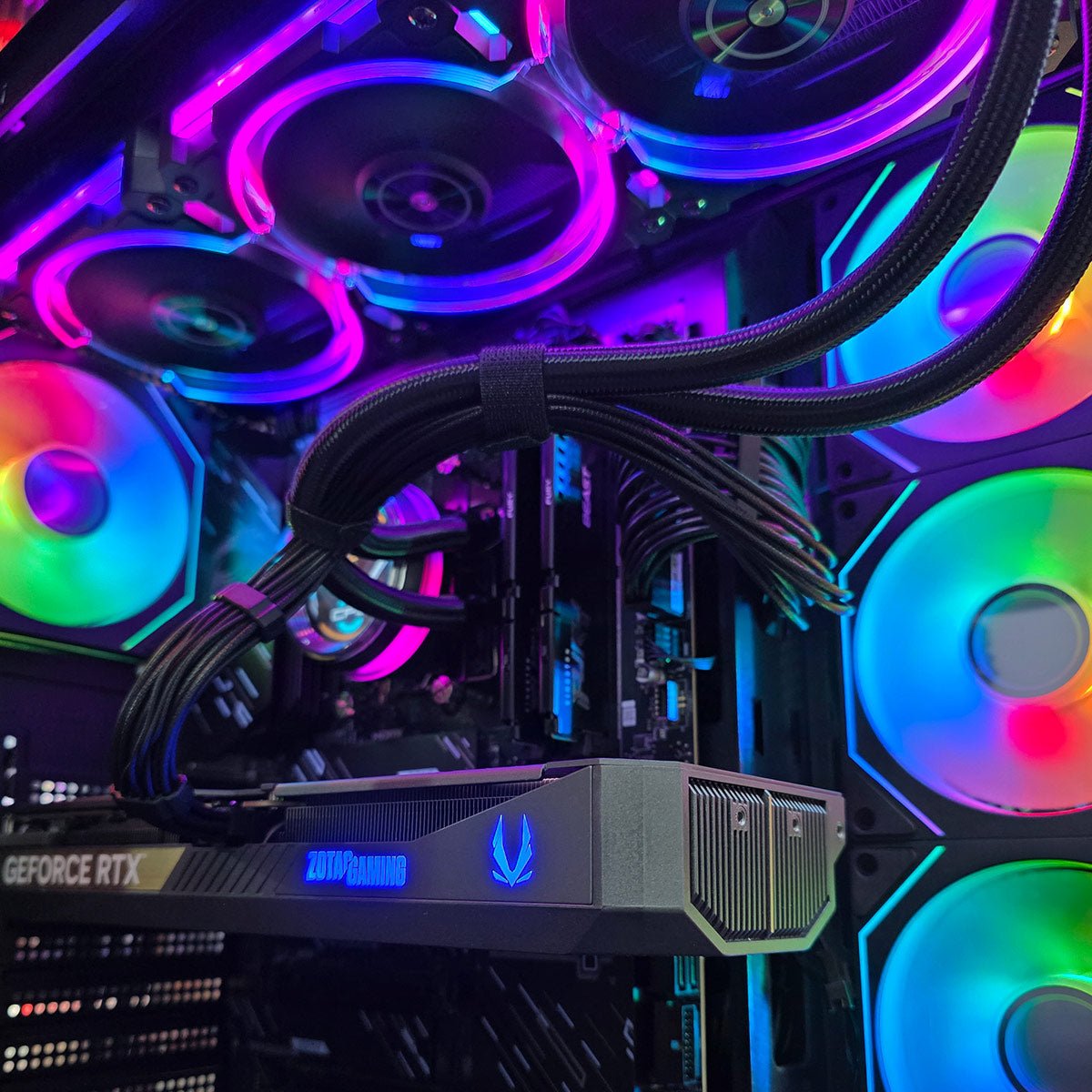 PC Gamer | Ryzen 9 9900X | RTX 5070 Solid OC | 64GB DDR5 | 2TB NVMe | X870E WiFi | 360MM Liquid Cooling | 1000W Gold - rogeek