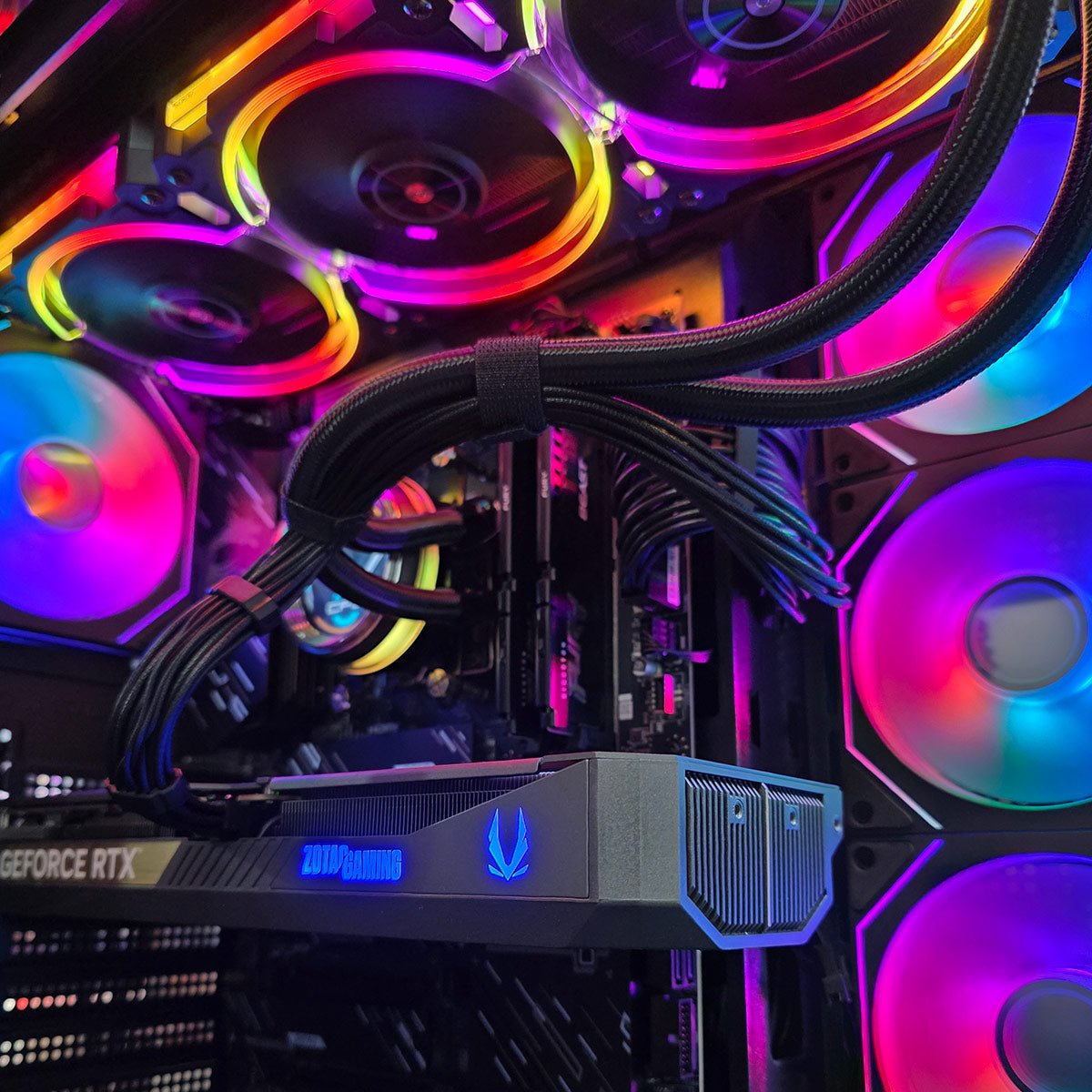 PC Gamer | Ryzen 9 9900X | RTX 5070 Solid OC | 64GB DDR5 | 2TB NVMe | X870E WiFi | 360MM Liquid Cooling | 1000W Gold - rogeek