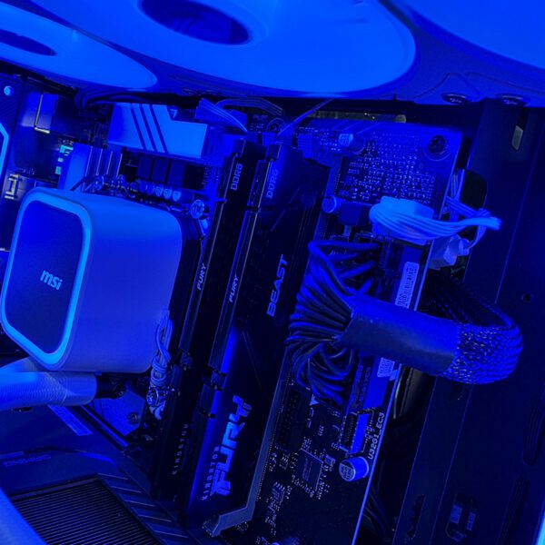 PC Gaming i7 14700KF | RTX 5050 GIGABYTE GAMING | RAM 64GB DDR5 | SSD NVMe 2TB | Cooler MSI CoreLiquid | Fuente 650W - rogeek