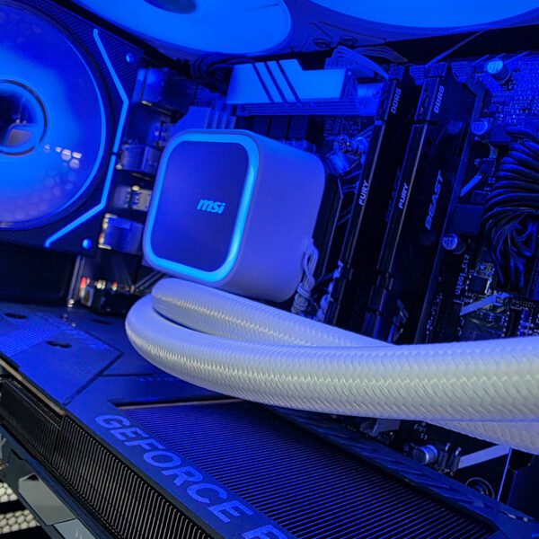 PC Gaming i7 14700KF | RTX 5050 GIGABYTE GAMING | RAM 64GB DDR5 | SSD NVMe 2TB | Cooler MSI CoreLiquid | Fuente 650W - rogeek