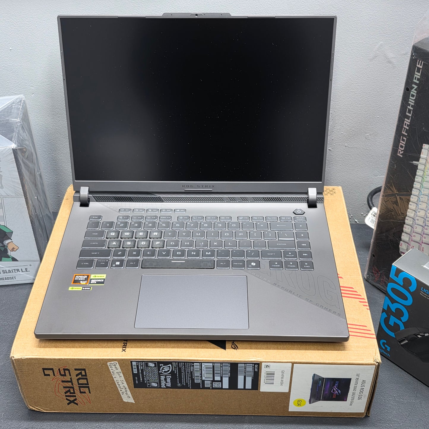 ASUS ROG STRIX
Ryzen 9 9955HX 16GB DDR5 1TB SSD RTX 5060 16" WUXGA W11 Home