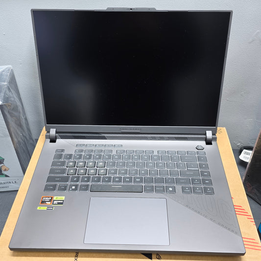 ASUS ROG STRIX
Ryzen 9 9955HX 16GB DDR5 1TB SSD RTX 5060 16" WUXGA W11 Home