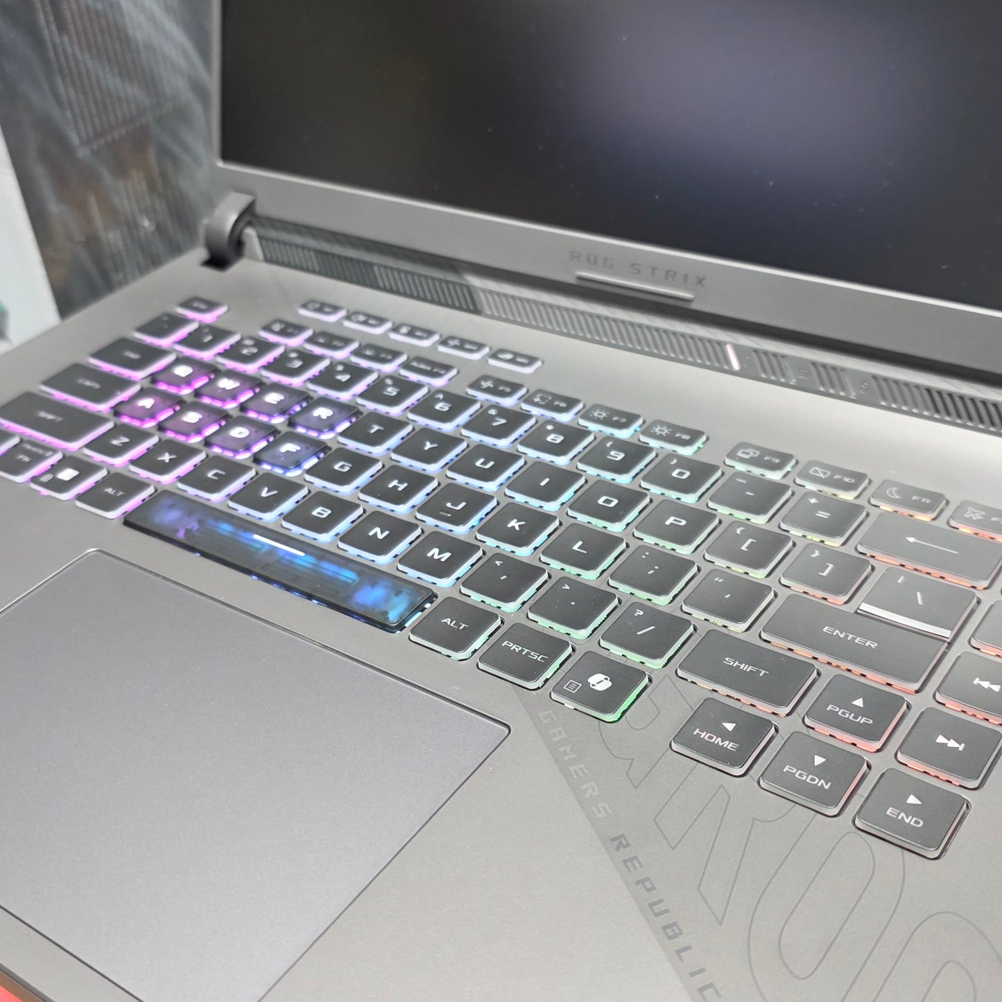 ASUS ROG STRIX
Ryzen 9 9955HX 16GB DDR5 1TB SSD RTX 5060 16" WUXGA W11 Home